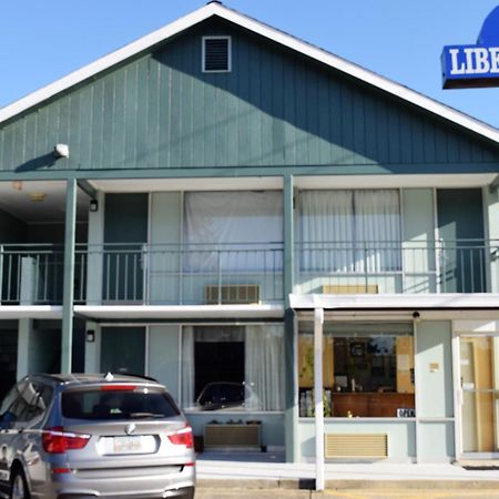 Liberty Inn Уейнсбъро Екстериор снимка