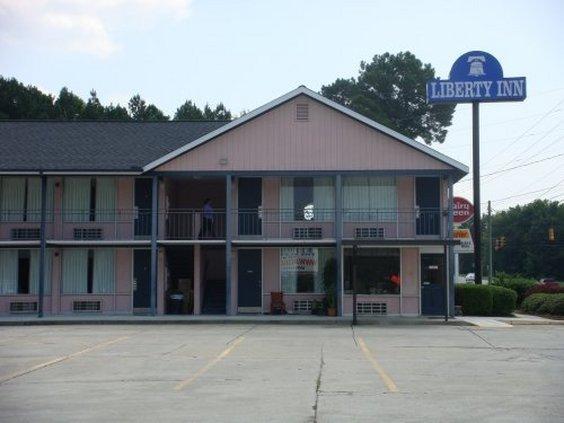 Liberty Inn Уейнсбъро Екстериор снимка