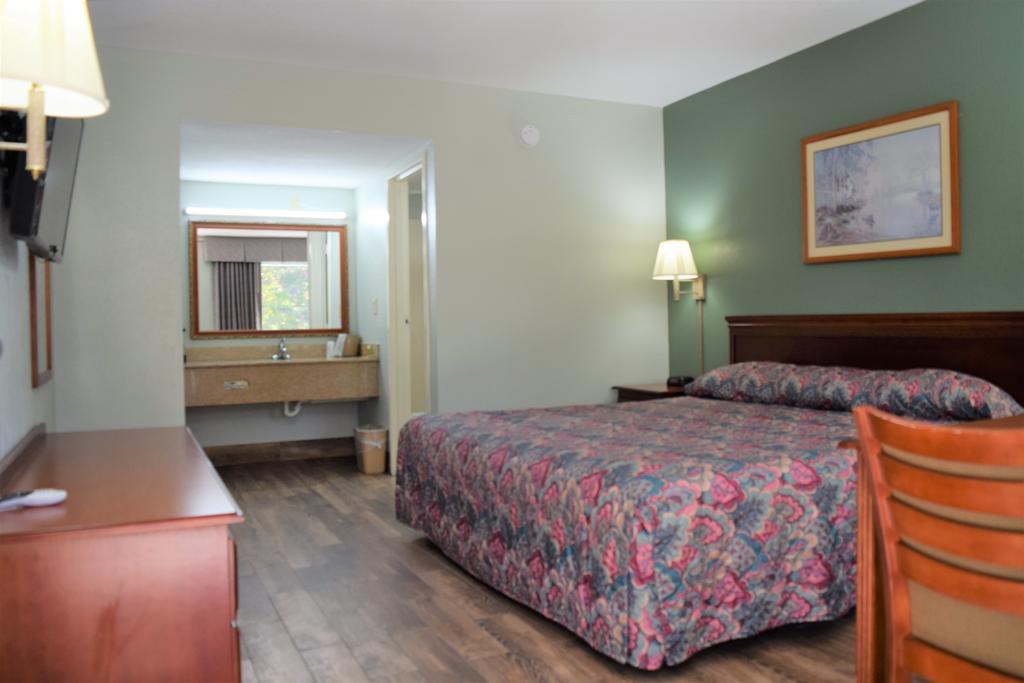 Liberty Inn Уейнсбъро Екстериор снимка