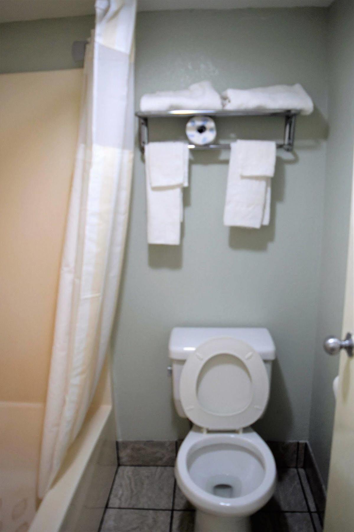 Liberty Inn Уейнсбъро Екстериор снимка