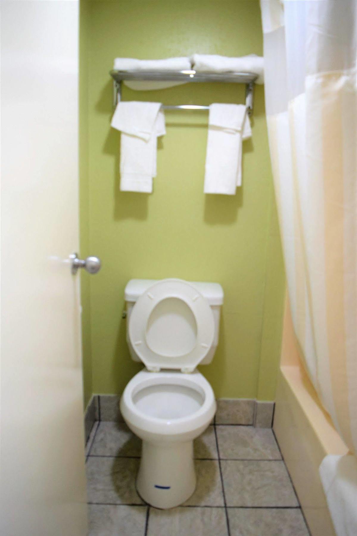 Liberty Inn Уейнсбъро Екстериор снимка